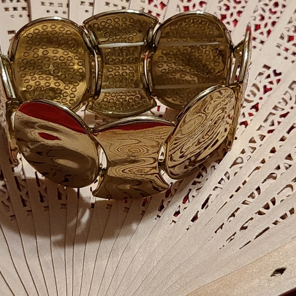 Jewelry - Gold Tone Statement Stretchy Bracelet